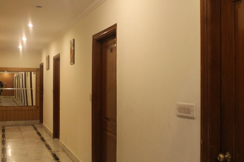 Hotel O Grand Central Делі Екстер'єр фото