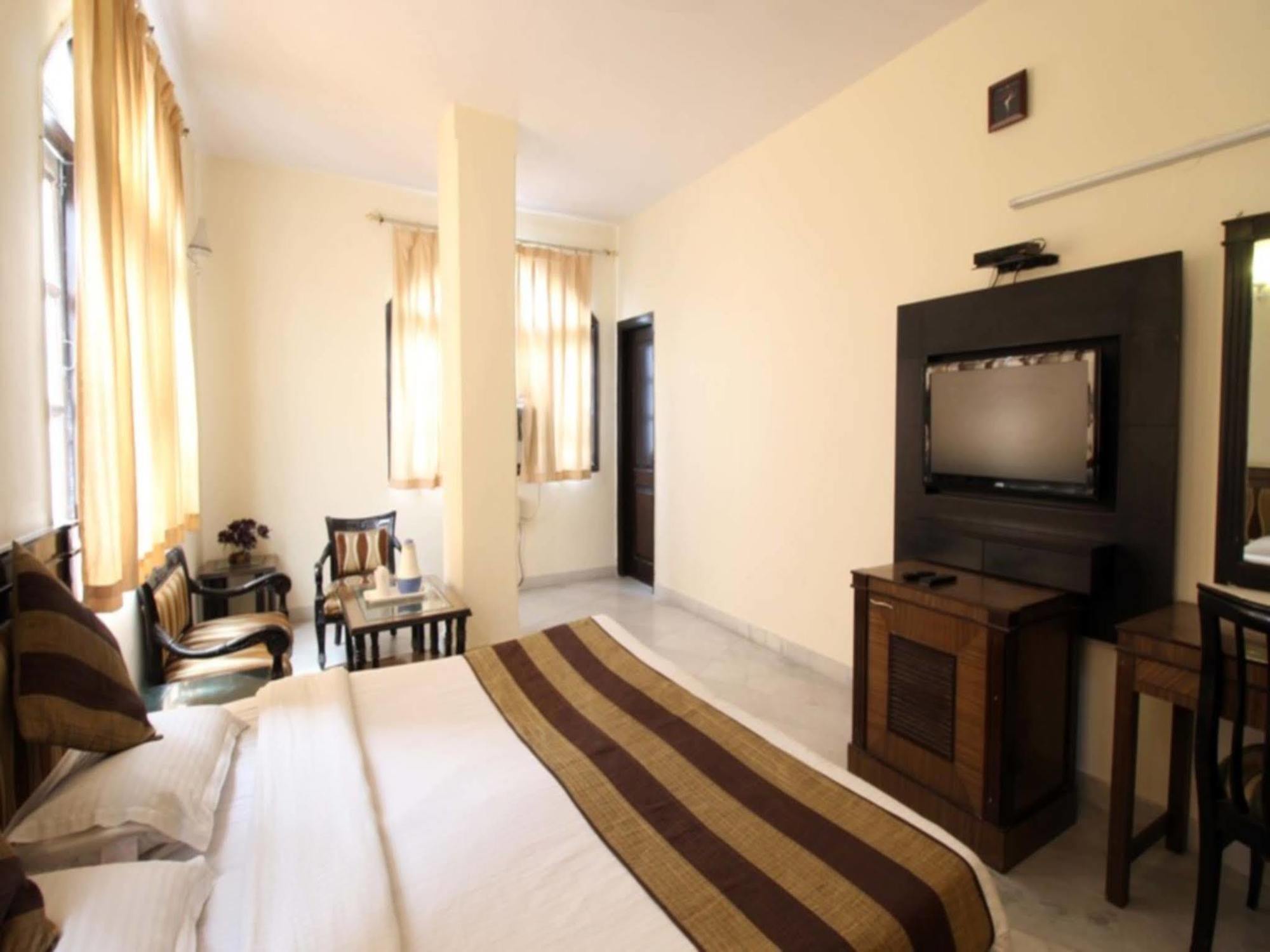 Hotel O Grand Central Делі Екстер'єр фото