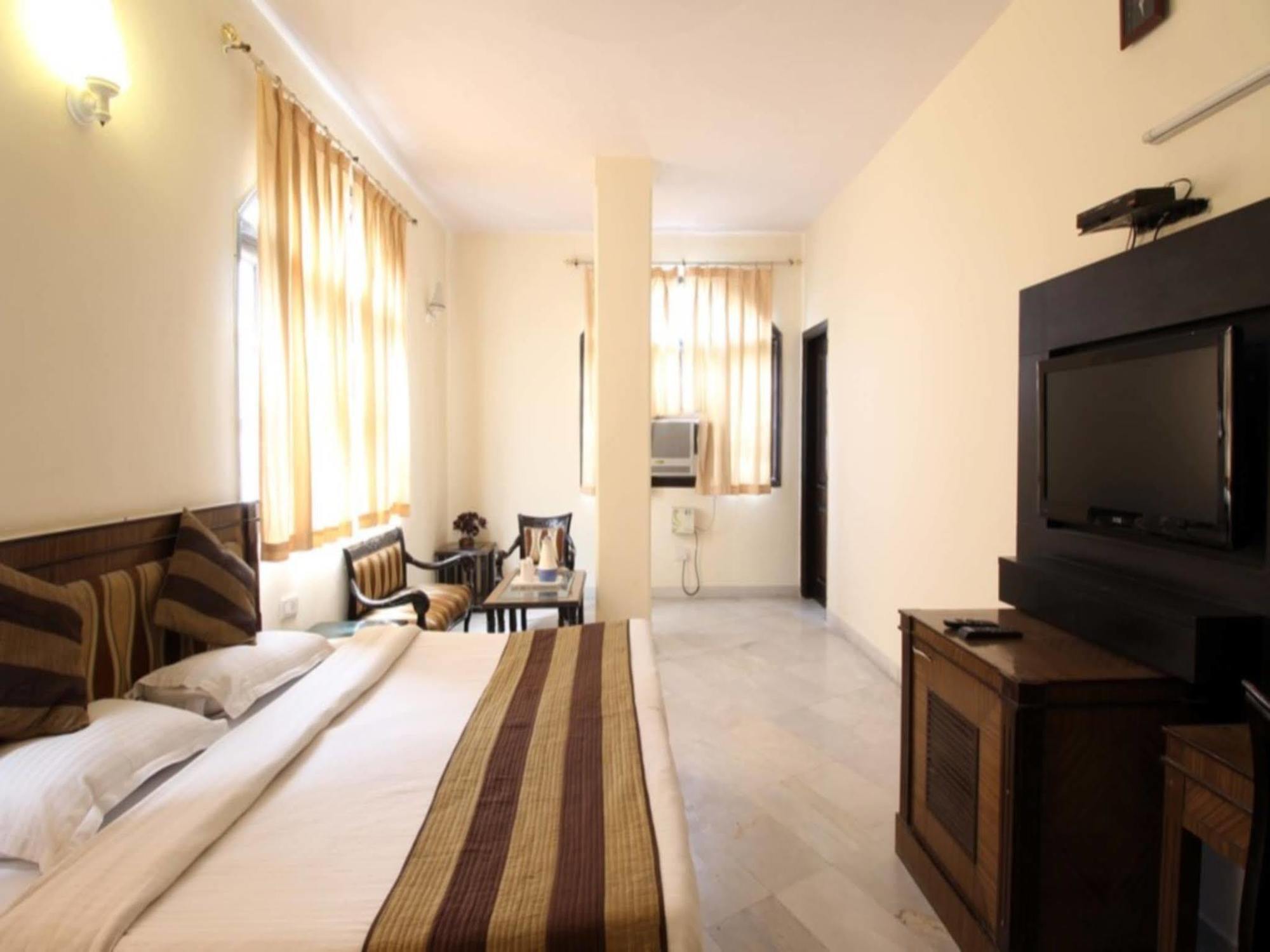 Hotel O Grand Central Делі Екстер'єр фото