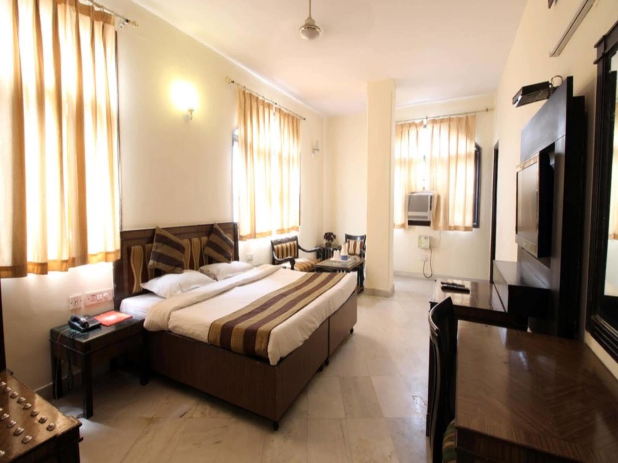 Hotel O Grand Central Делі Екстер'єр фото